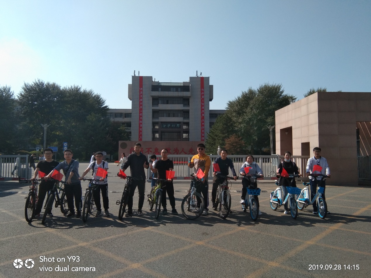 图片包含 天空, 户外, 道路, 自行车描述已自动生成